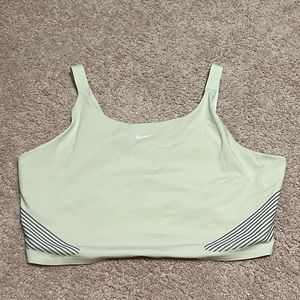 Woman’s 1X Nike Pro Dri-Fit Crop Shelf-Bra Tank